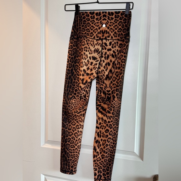 Yogalicious Lux Leopard Print Leggings Size Medium Super High Rise Ankle Length - Picture 9 of 14